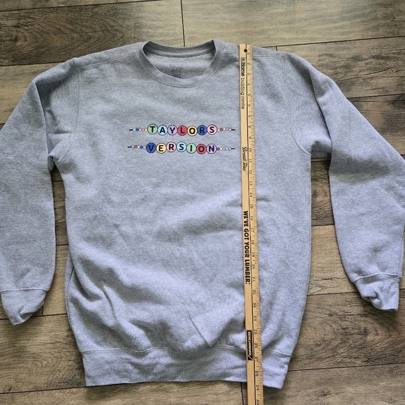 Taylor Swift Taylor's Version Womens Medium Gray Sweater - Picture 4 of 9